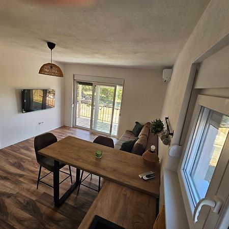 Holiday House Aurora Borealis Ervenik Экстерьер фото