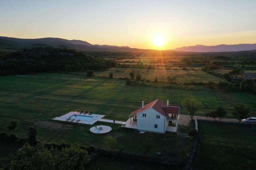 Holiday House Aurora Borealis Ervenik Экстерьер фото