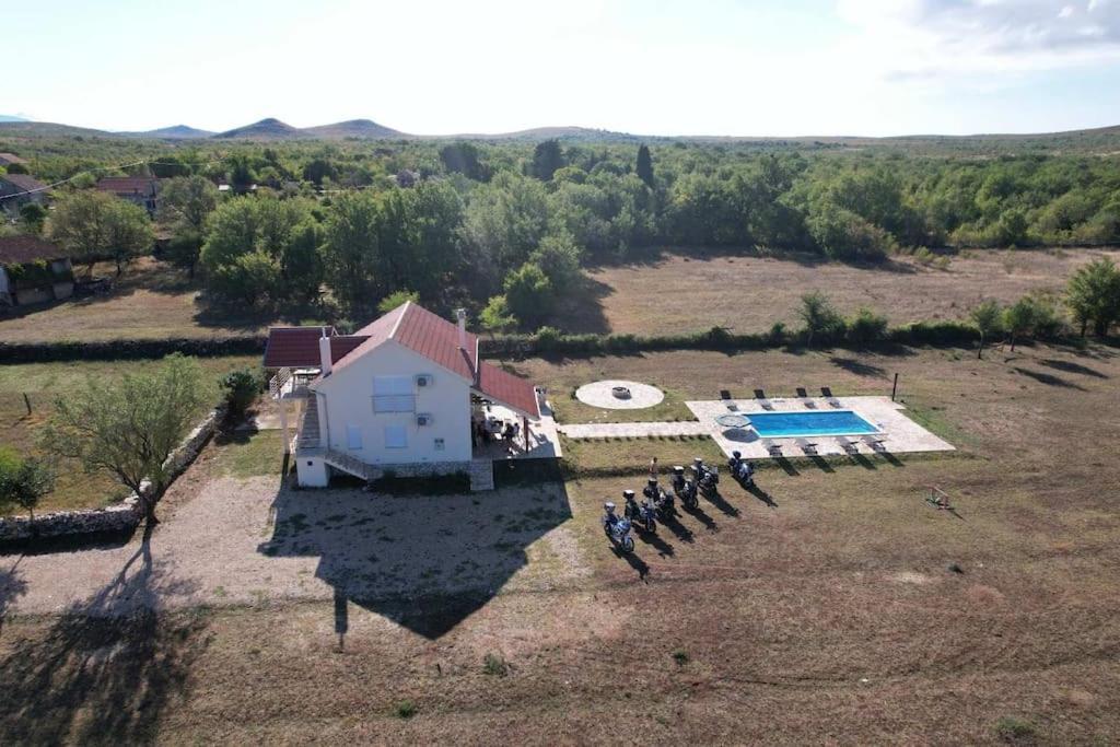 Holiday House Aurora Borealis Ervenik Экстерьер фото