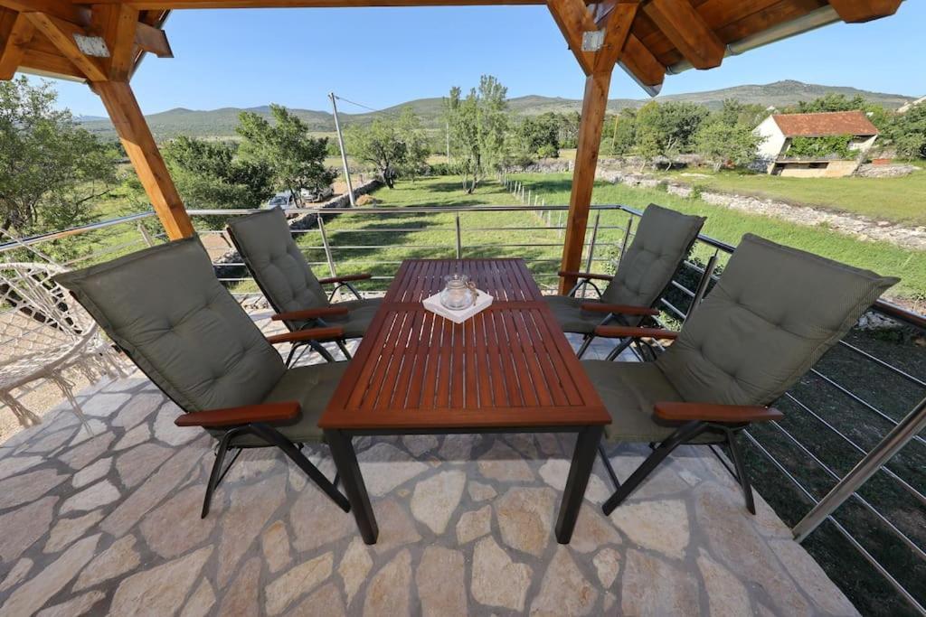 Holiday House Aurora Borealis Ervenik Экстерьер фото
